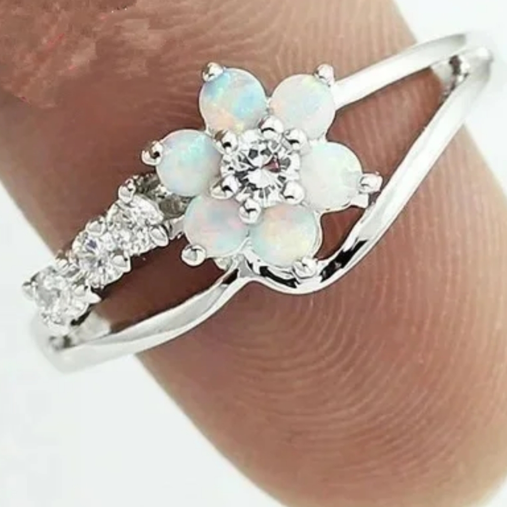 2020 Fashion White Gold Plated Luxury Woman Ring